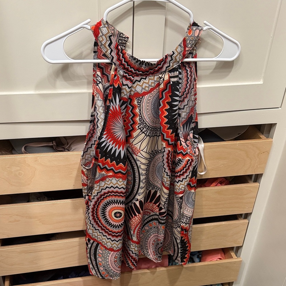 Vibrant Sleeveless Tank Top with Geometric Design